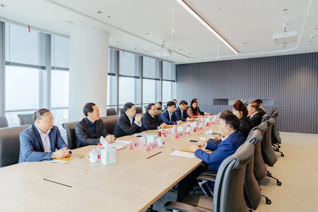 鎮江市委書記馬明龍一行參訪APP（中國）總部，就長三角一體化發展座談